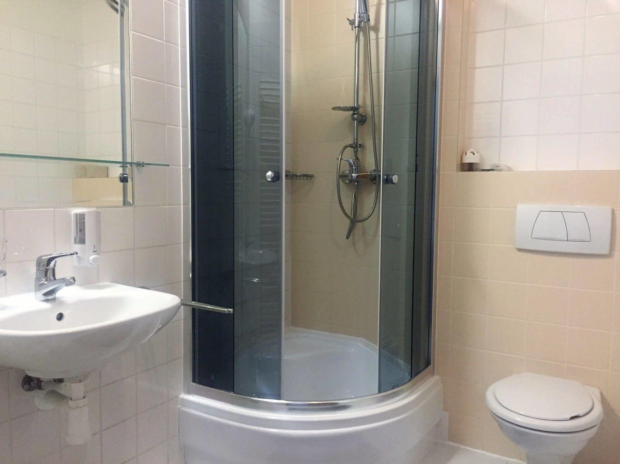 Hotel Maxim Svätý Jur Buitenkant foto